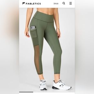 Fabletics Mila Capri leggings NWT